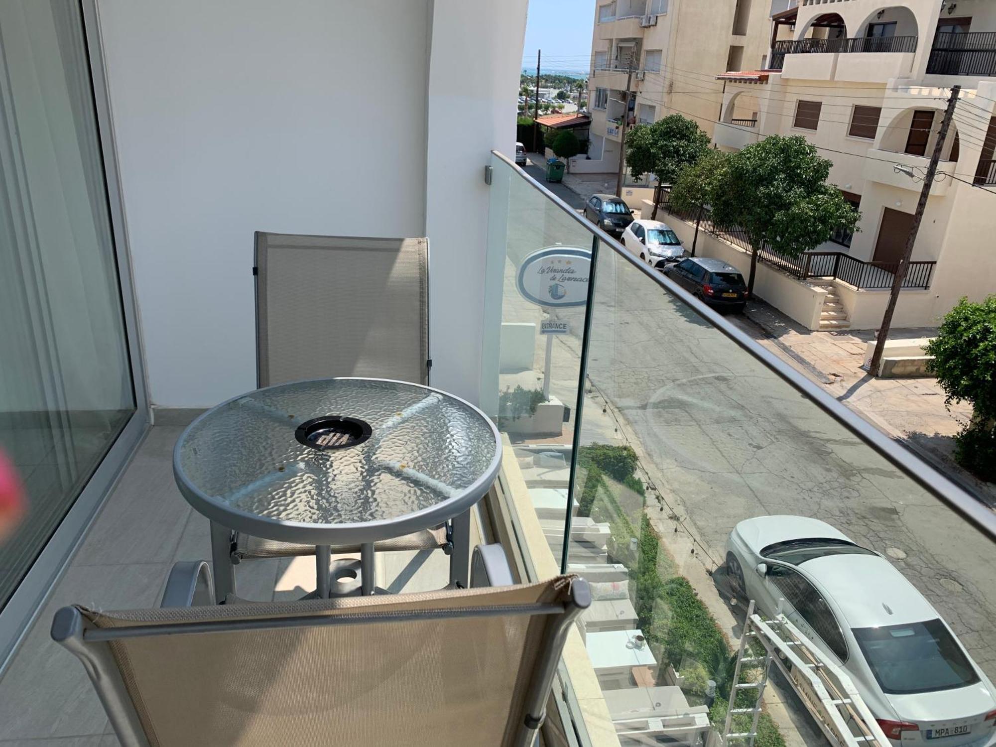 La Veranda מלון לרנקה